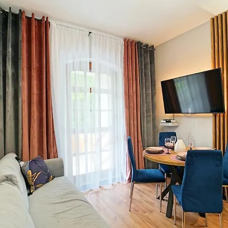 Appartement Everysky - Obroncow Pokoju 1d